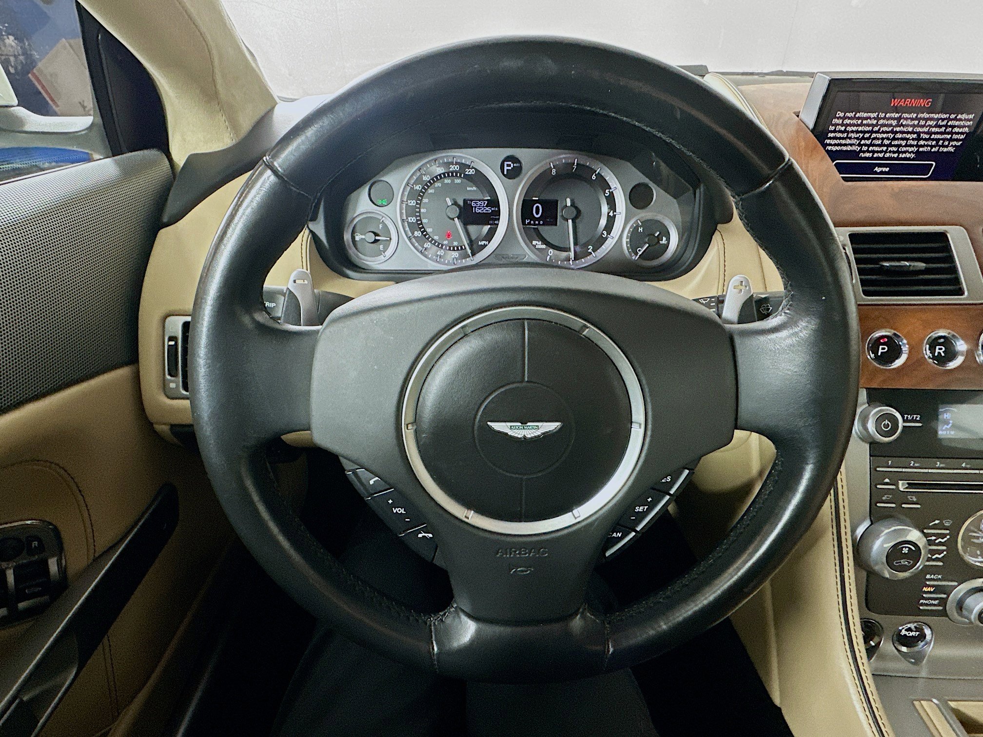 Used 2015 Aston Martin DB9 Volante image 11