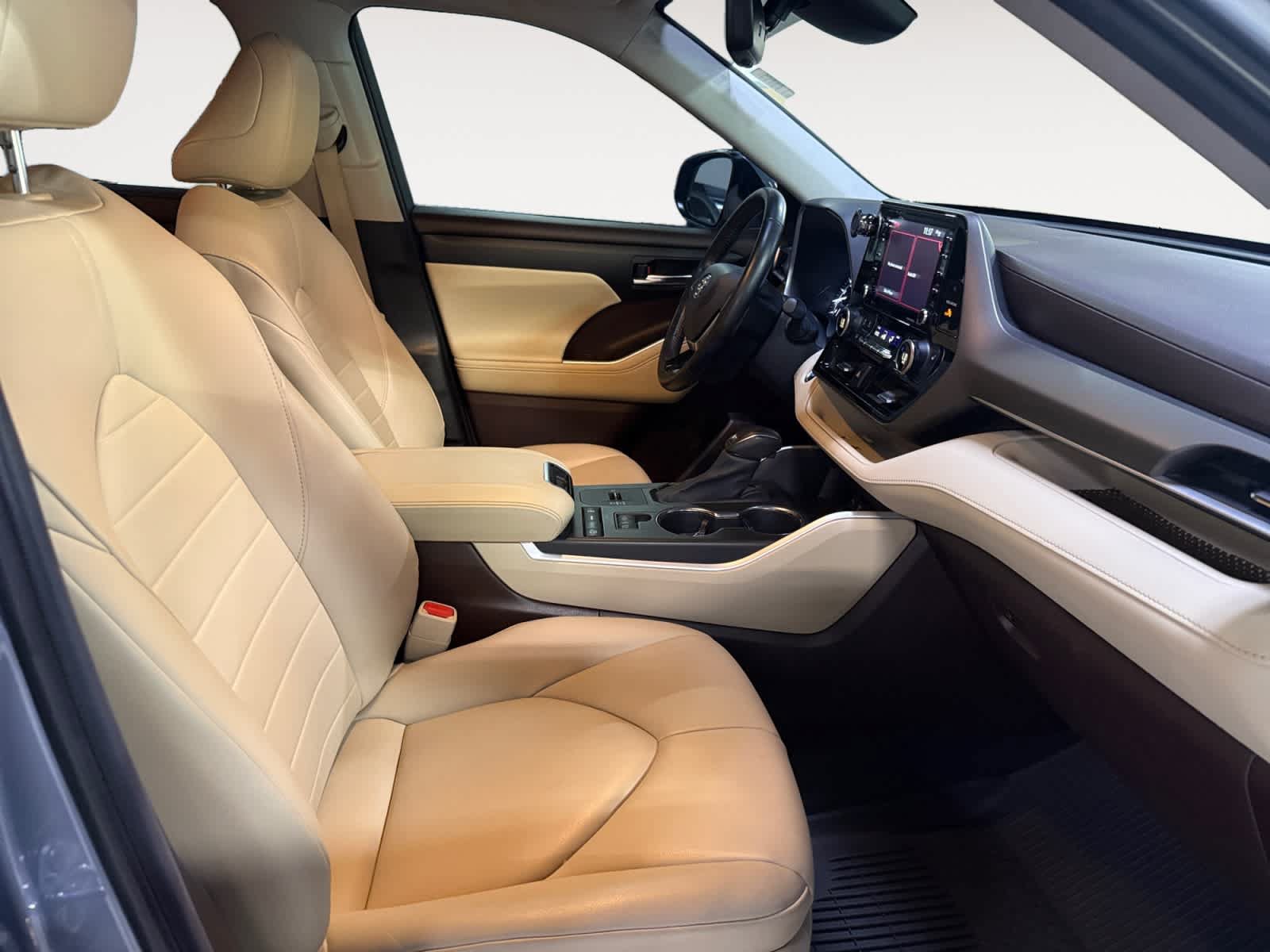 Used 2020 Toyota Highlander XLE FWD image 22