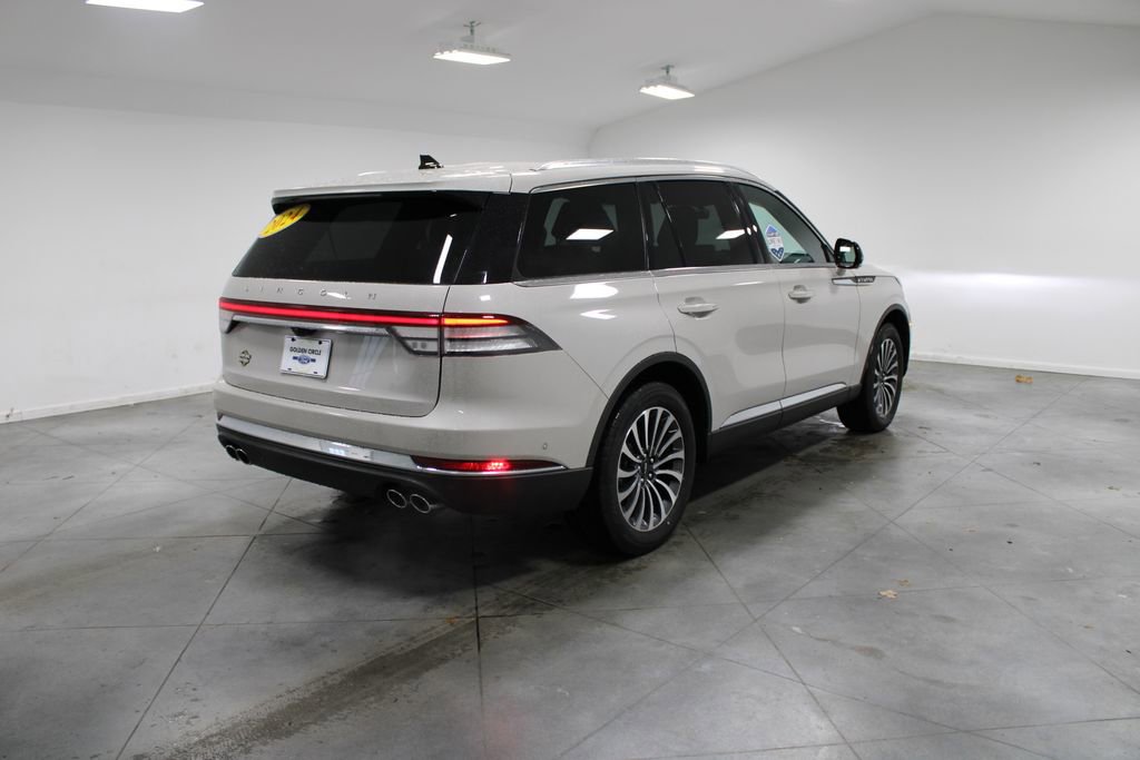 Used 2024 Lincoln Aviator Reserve w/ Equipment Group 201A image 9