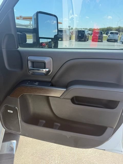 Used 2017 GMC Sierra 2500 Denali w/ Duramax Plus Package AWD/4WD image 17