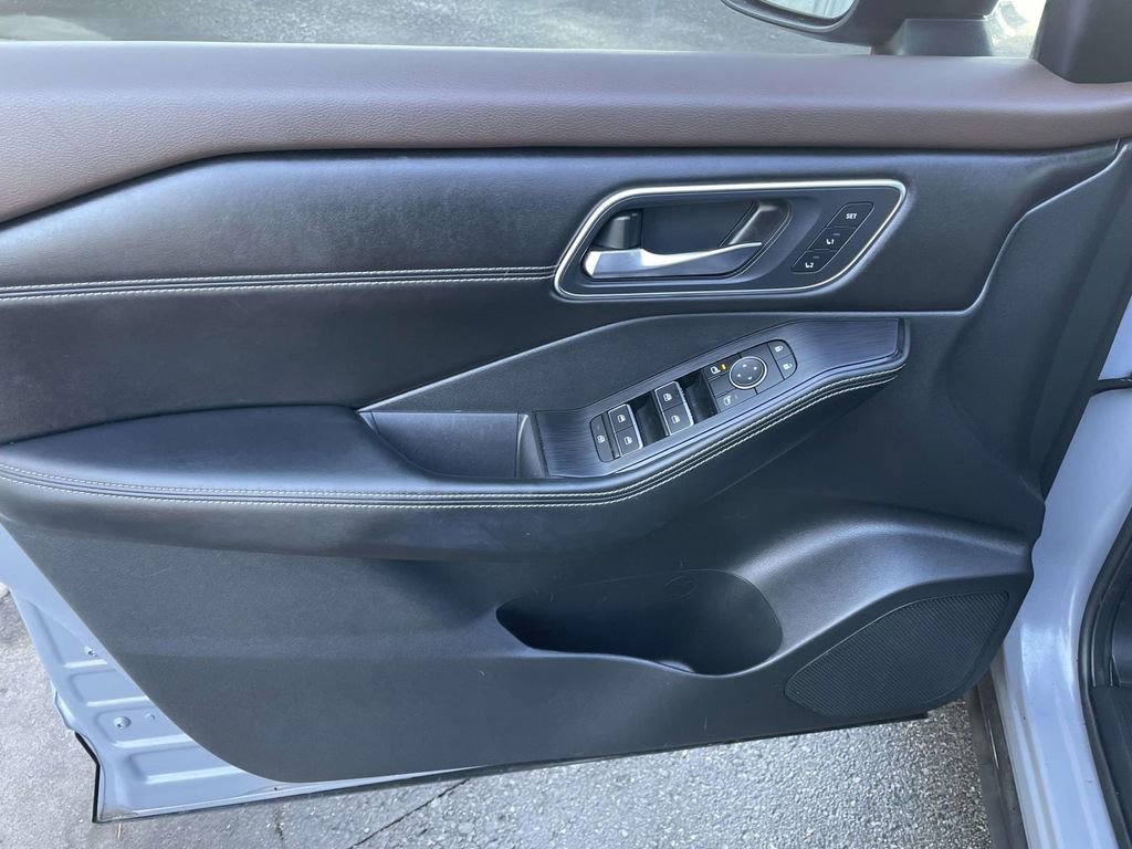 Used 2021 Nissan Rogue SL w/ Premium Package image 27