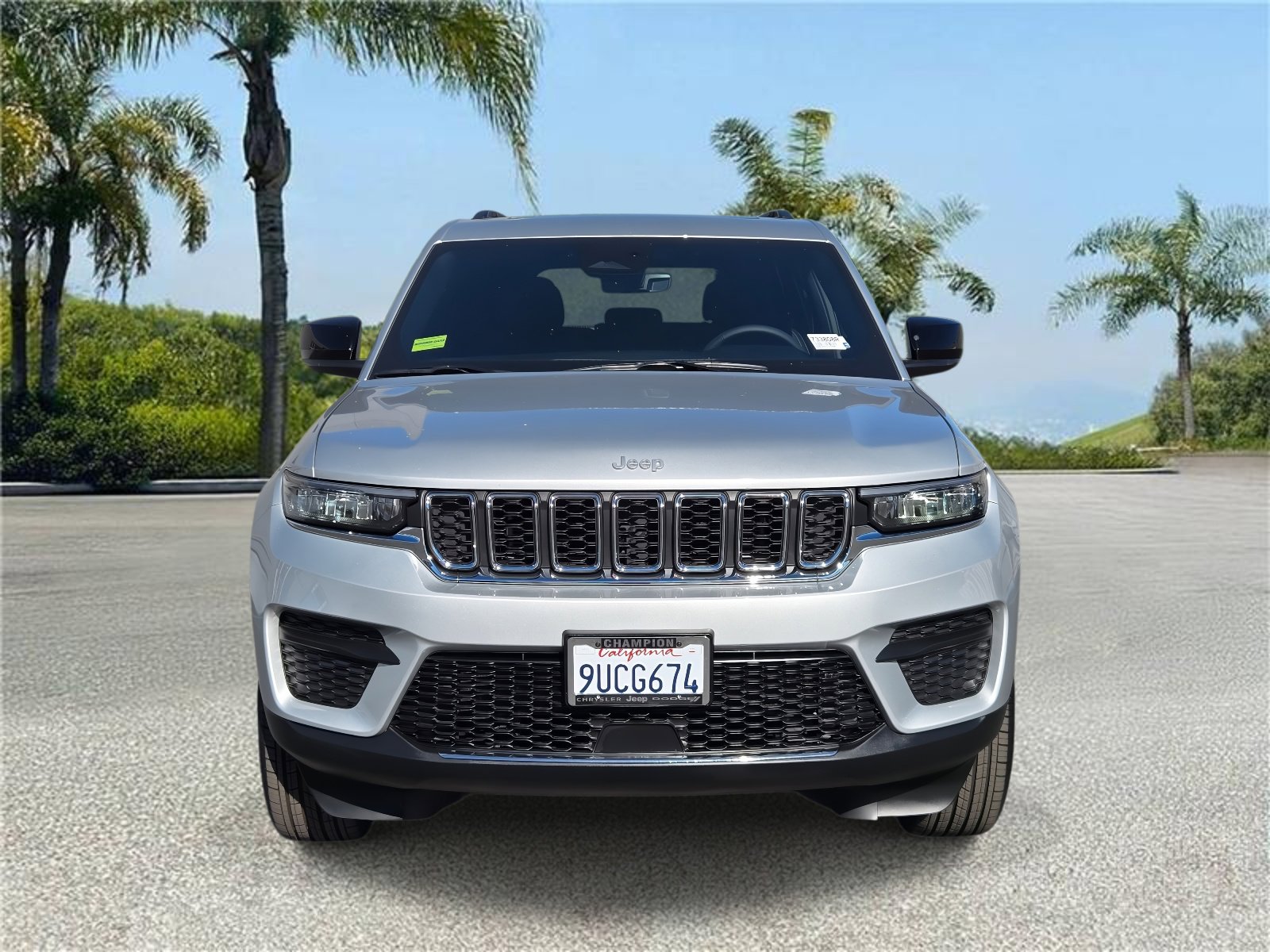 Used 2025 Jeep Grand Cherokee Laredo X image 3