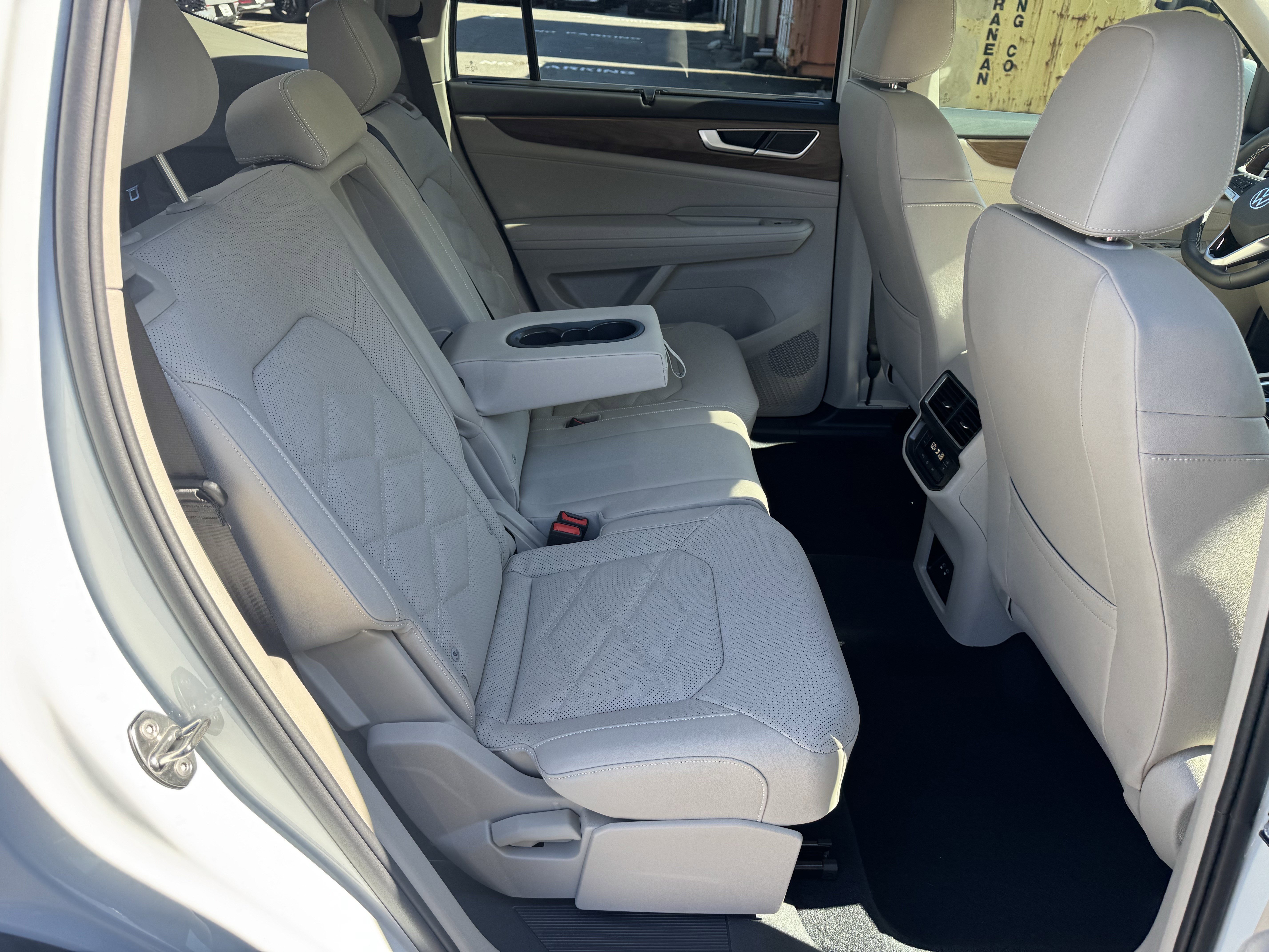 Used 2025 Volkswagen Atlas SE image 15