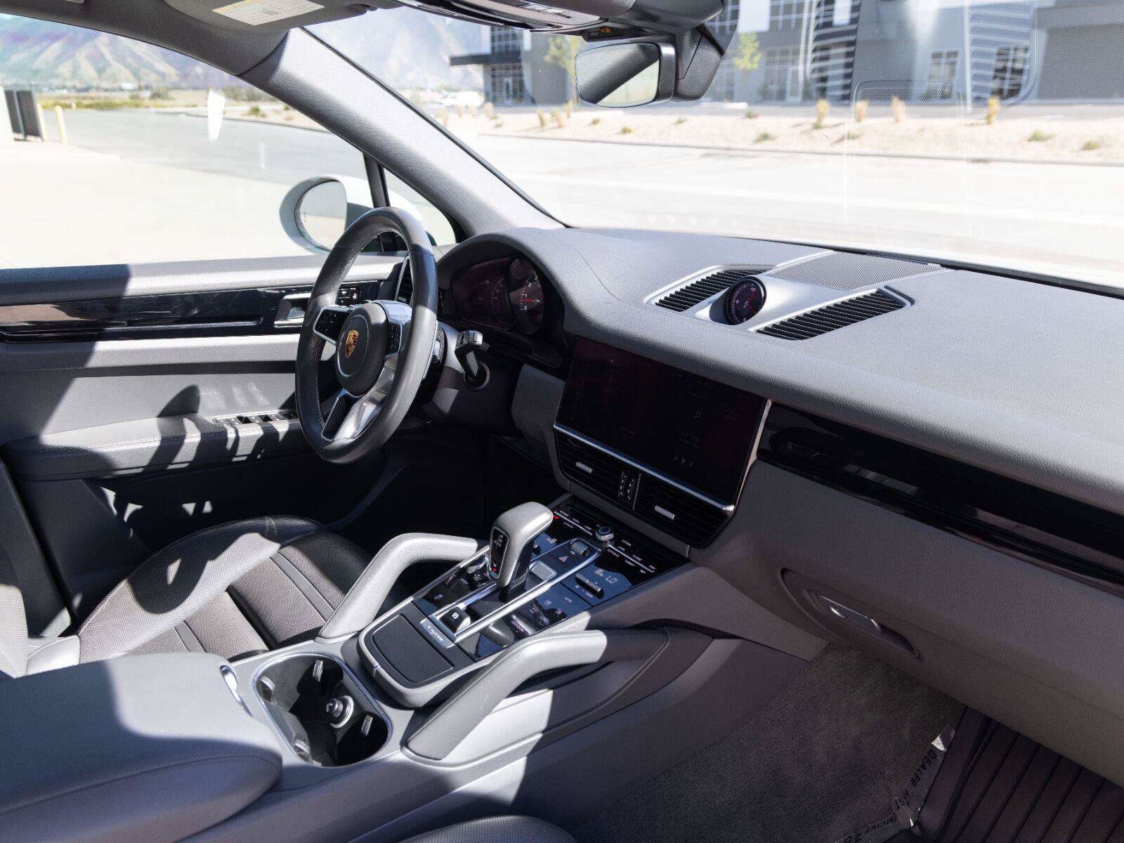 Used 2020 Porsche Cayenne AWD/4WD image 36