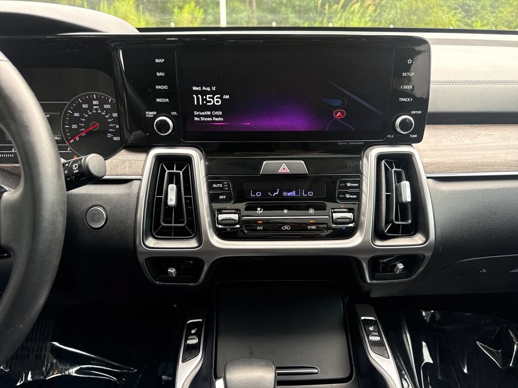 Used 2023 Kia Sorento EX w/ Panoramic Sunroof Package FWD image 18