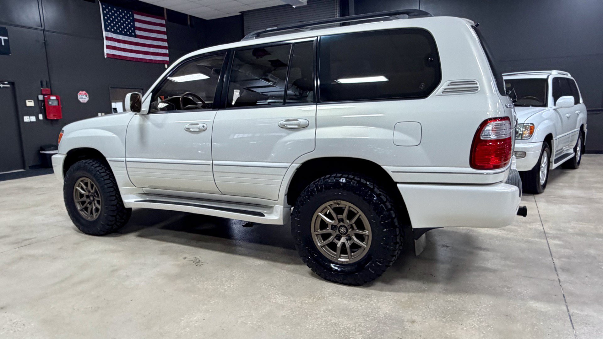 Used 2000 Lexus LX 470 4WD image 11