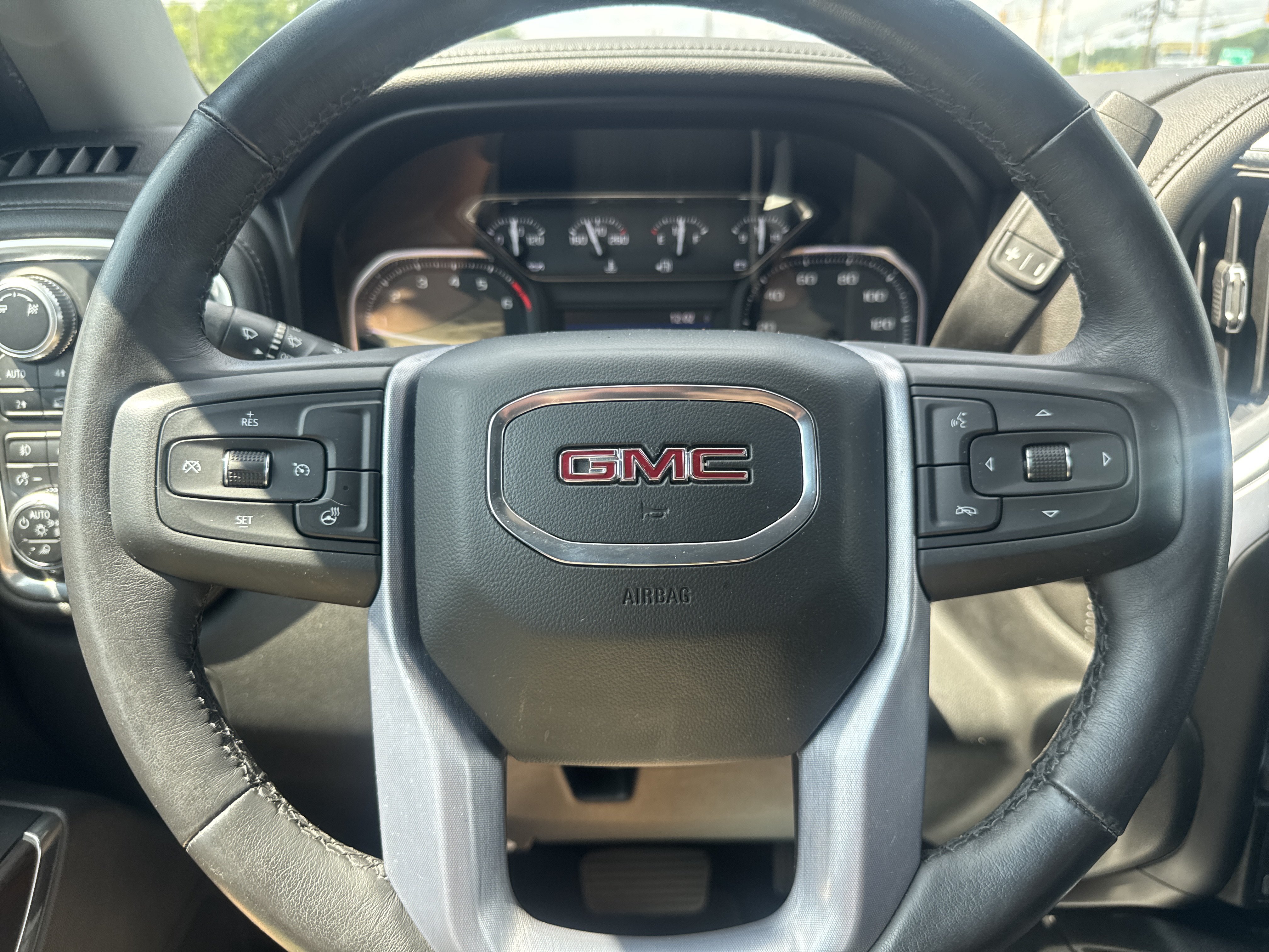 Used 2019 GMC Sierra 1500 SLT w/ SLT Premium Package AWD/4WD image 17