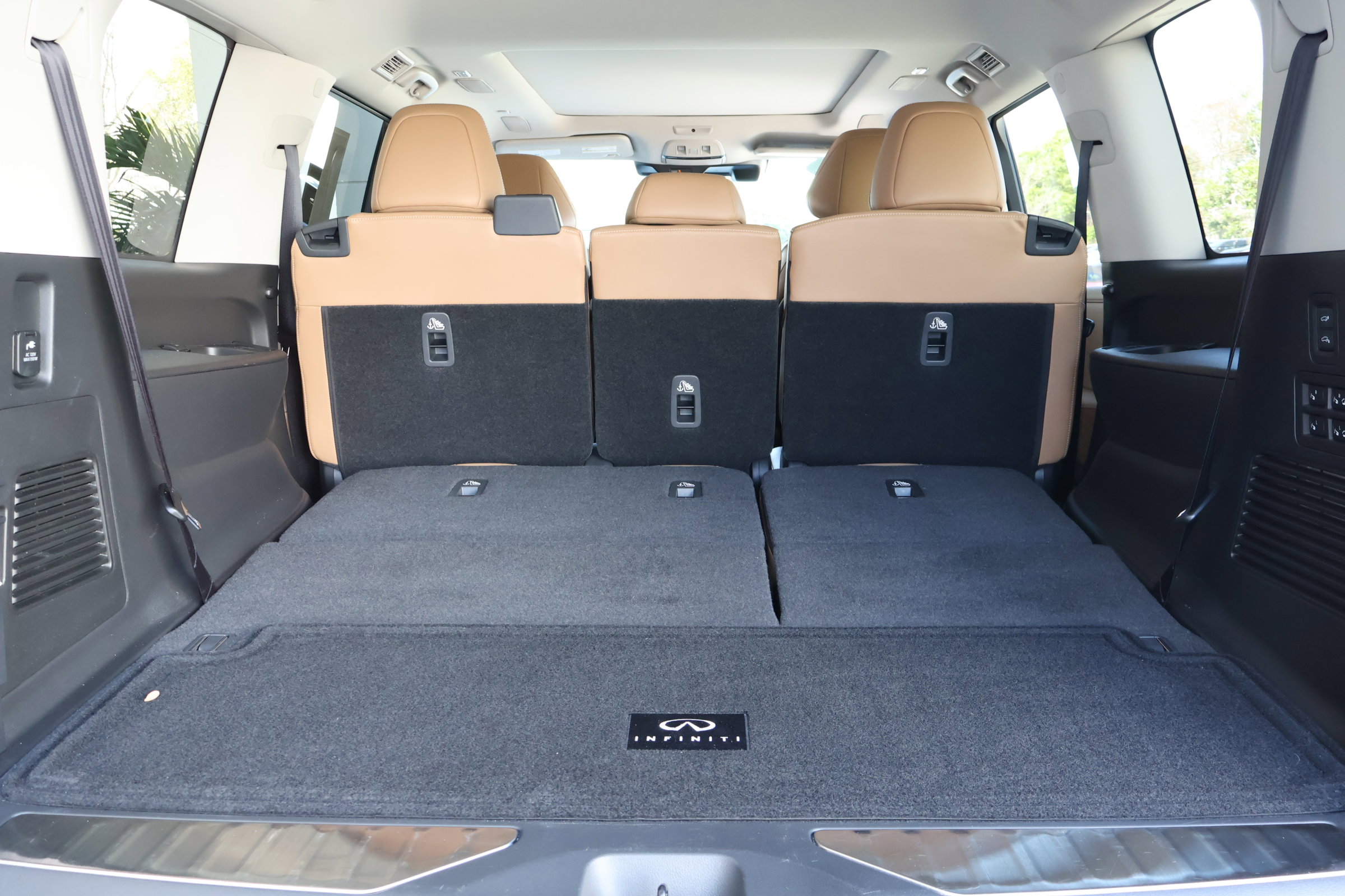 Certified 2025 INFINITI QX80 Sensory w/ Premium Cargo Package image 23