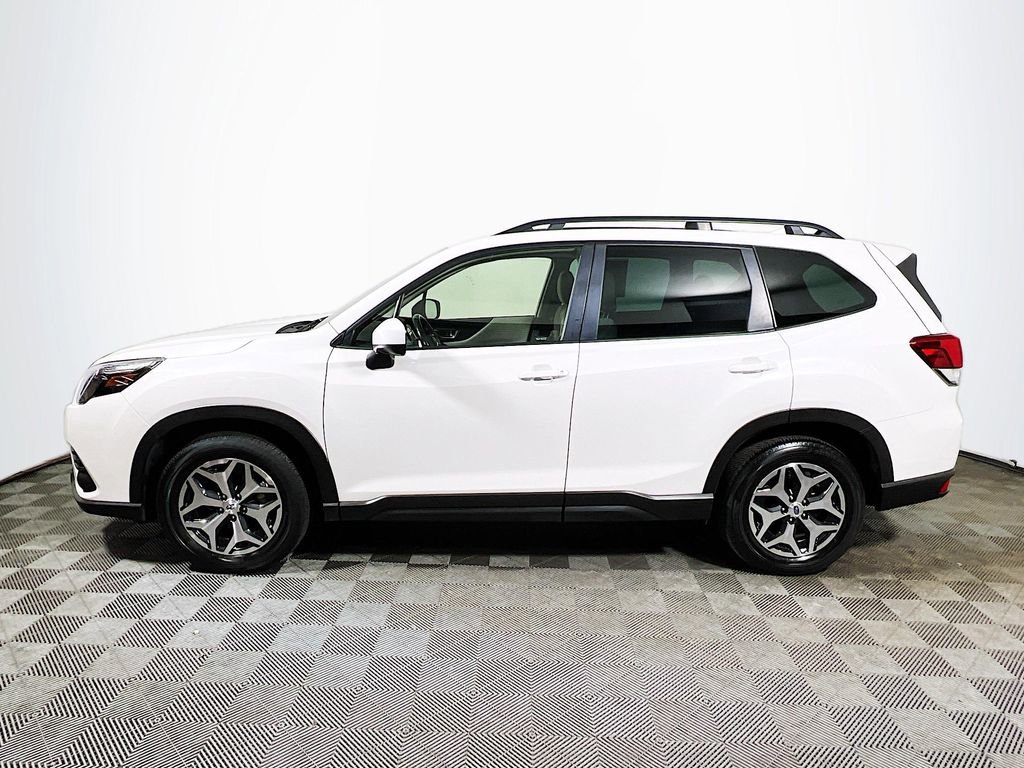Used 2023 Subaru Forester Premium image 4