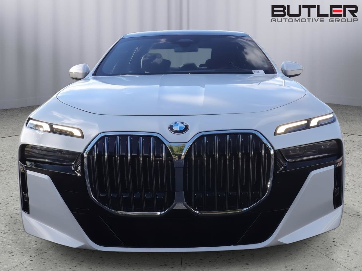Used 2023 BMW 740i RWD image 2