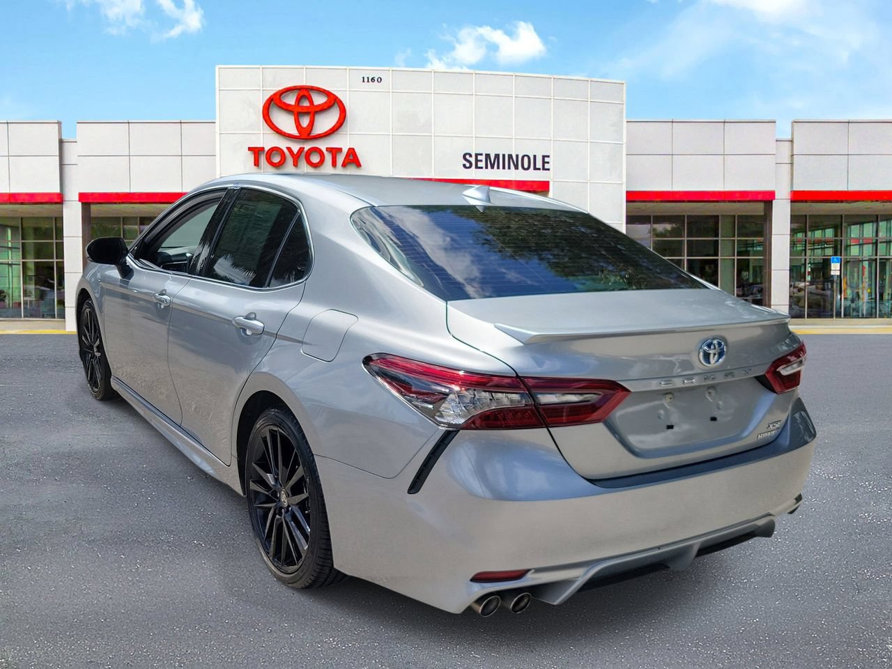 Used 2024 Toyota Camry XSE w/ Navigation Package FWD image 4