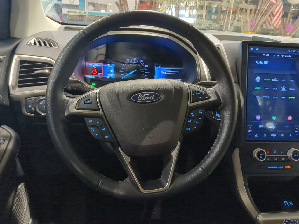 Used 2022 Ford Edge SEL w/ Convenience Package image 2