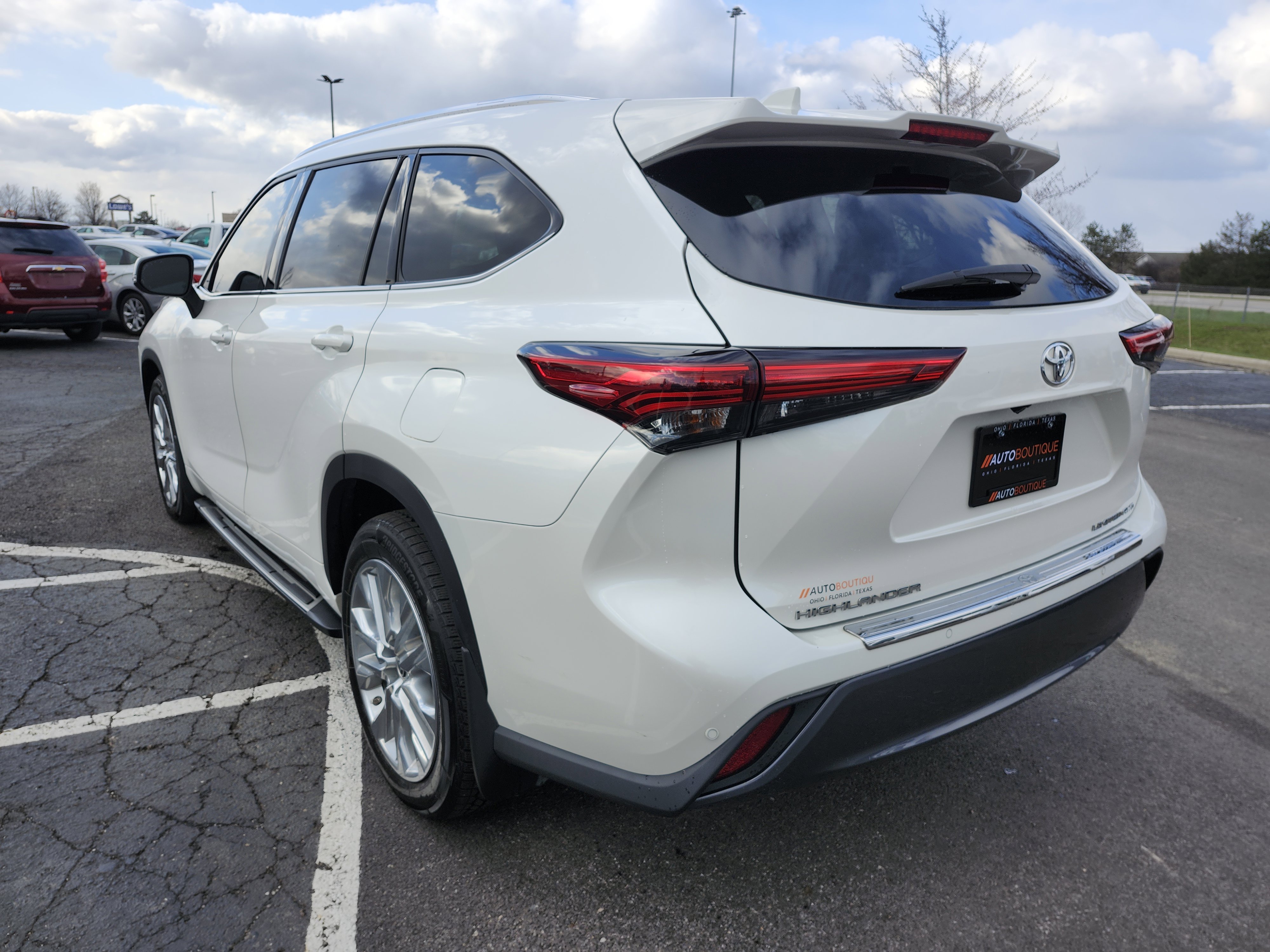 Used 2021 Toyota Highlander Limited image 19