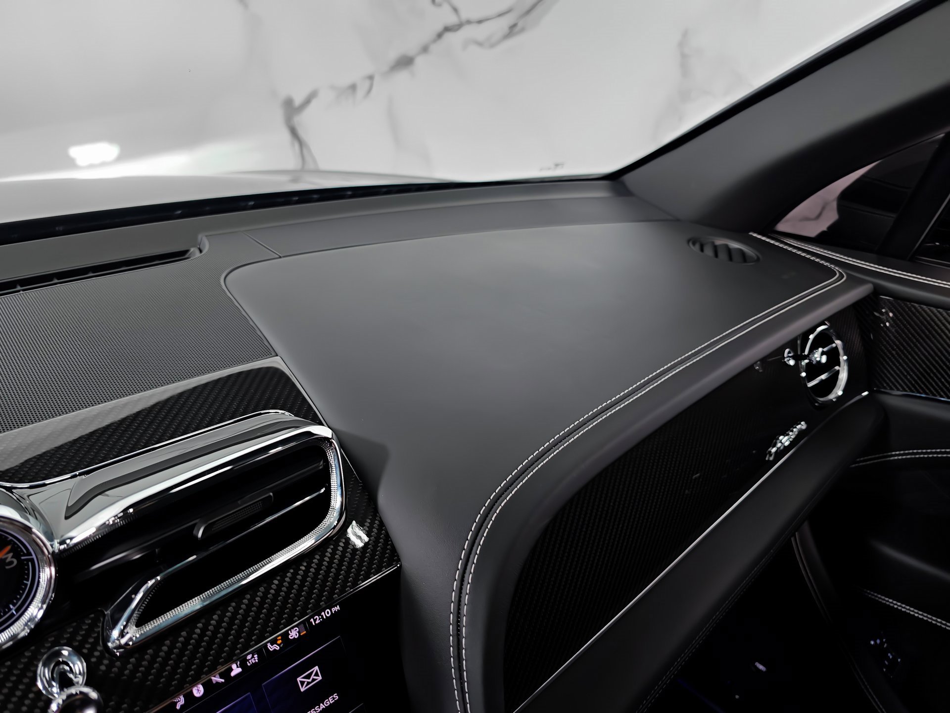 Used 2023 Bentley Bentayga Extended Wheelbase image 40