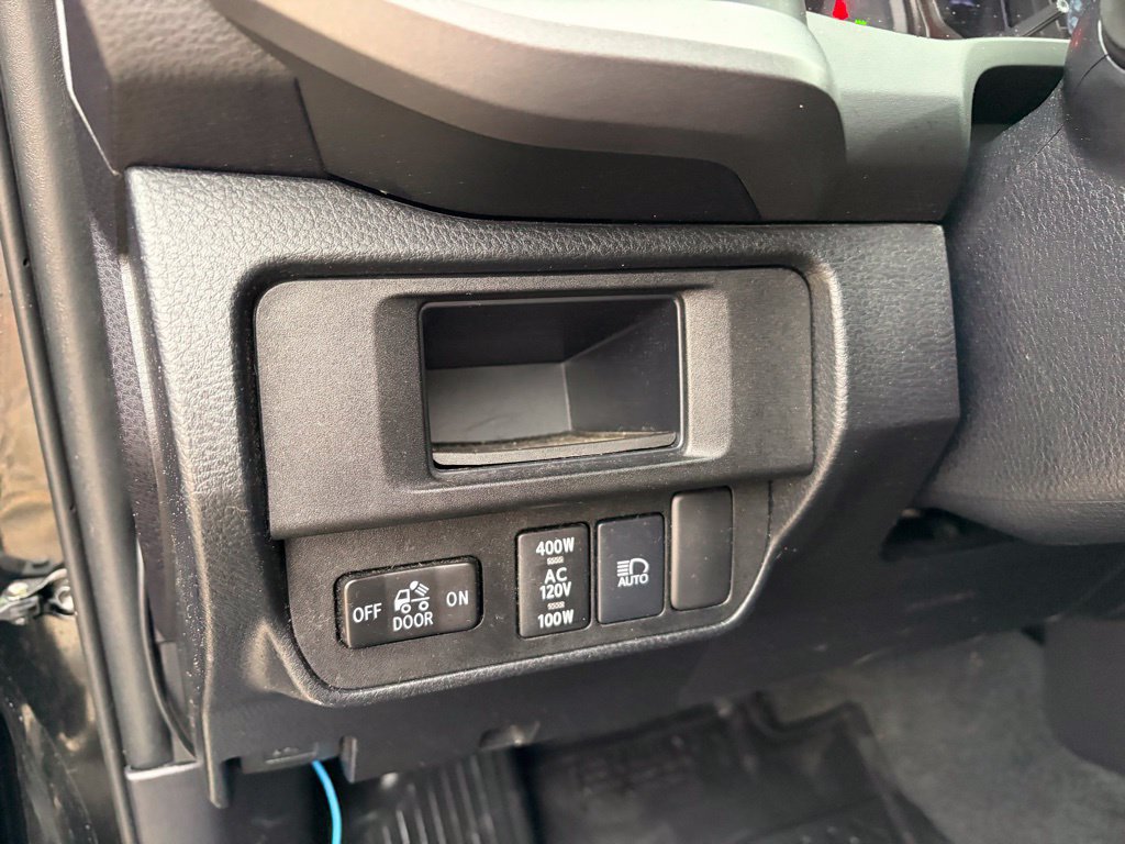 Used 2019 Toyota Tacoma TRD Sport w/ TRD Premium Sport Package AWD/4WD image 30