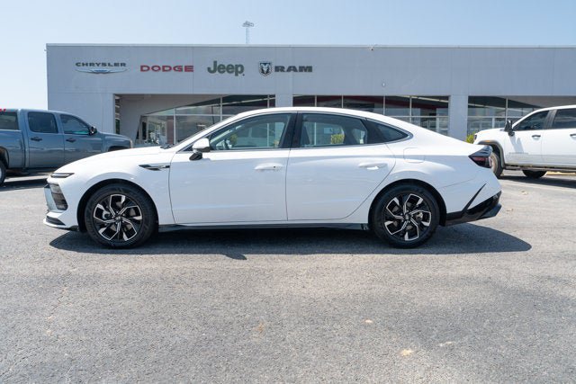 Used 2025 Hyundai Sonata SEL FWD image 2
