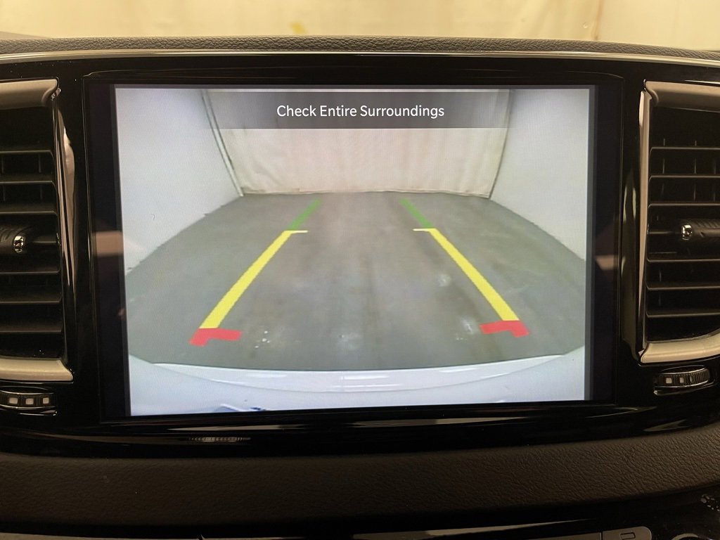 Used 2025 Chrysler Pacifica Select image 26
