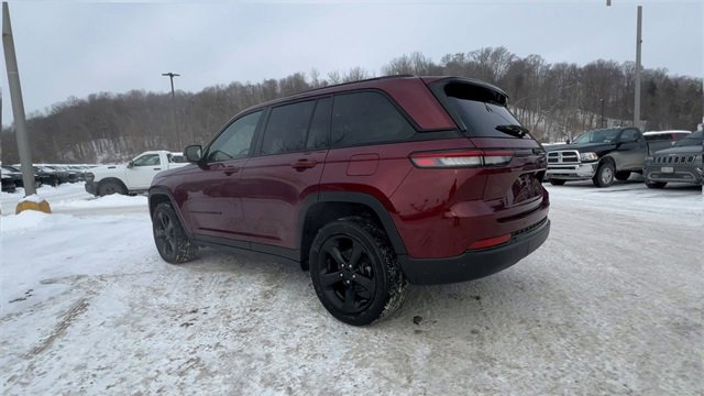 Used 2023 Jeep Grand Cherokee Altitude image 6