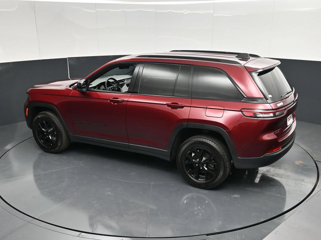 Used 2025 Jeep Grand Cherokee Altitude AWD/4WD image 48