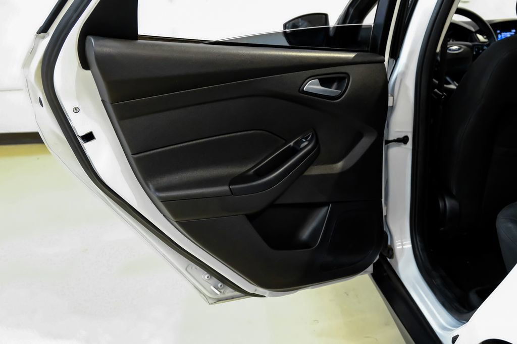 Used 2017 Ford Focus SE FWD image 42