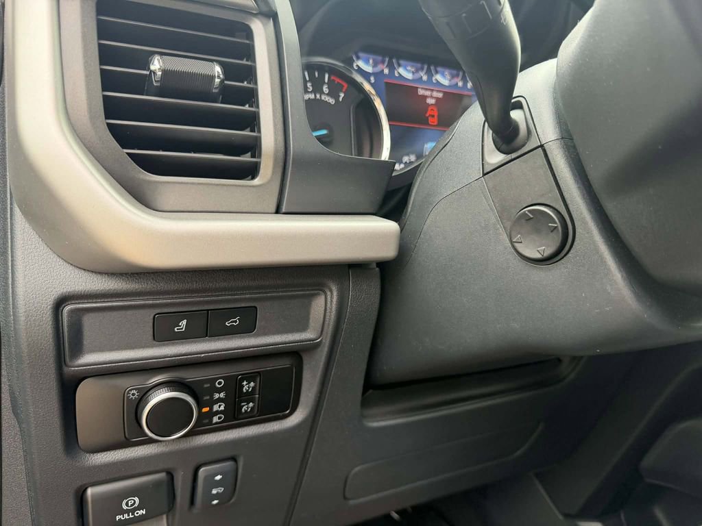Used 2024 Ford Expedition Max XLT AWD/4WD image 14