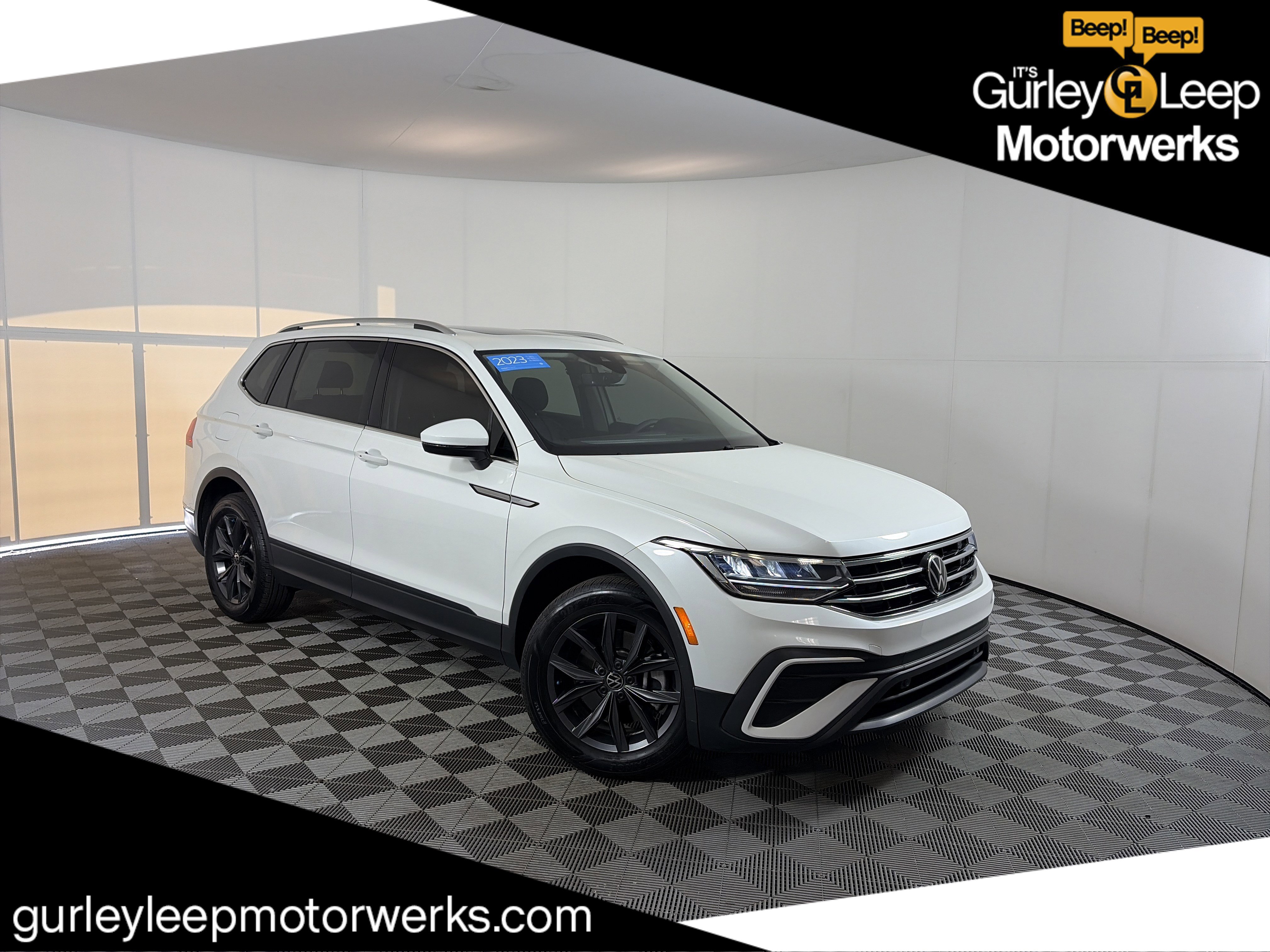 Used 2023 Volkswagen Tiguan SE w/ Panoramic Sunroof Package AWD/4WD image 1