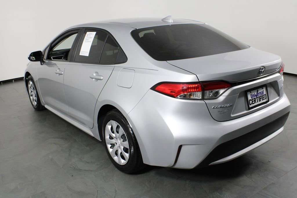 Used 2022 Toyota Corolla LE image 3