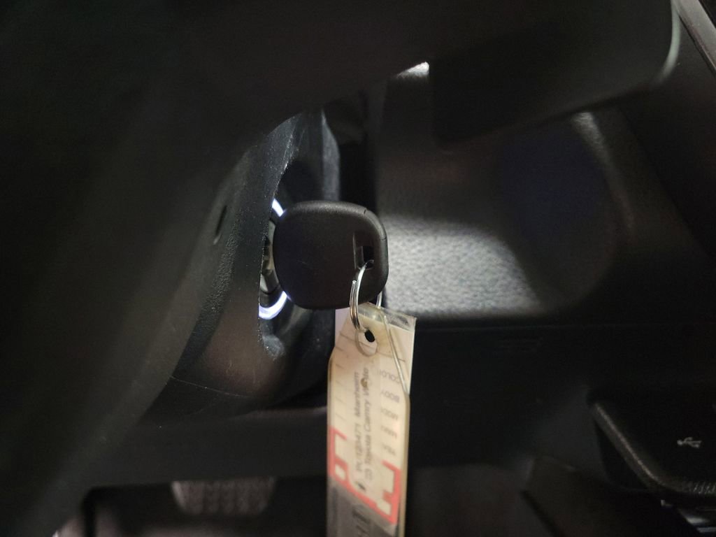 Used 2023 Toyota Camry SE FWD image 16