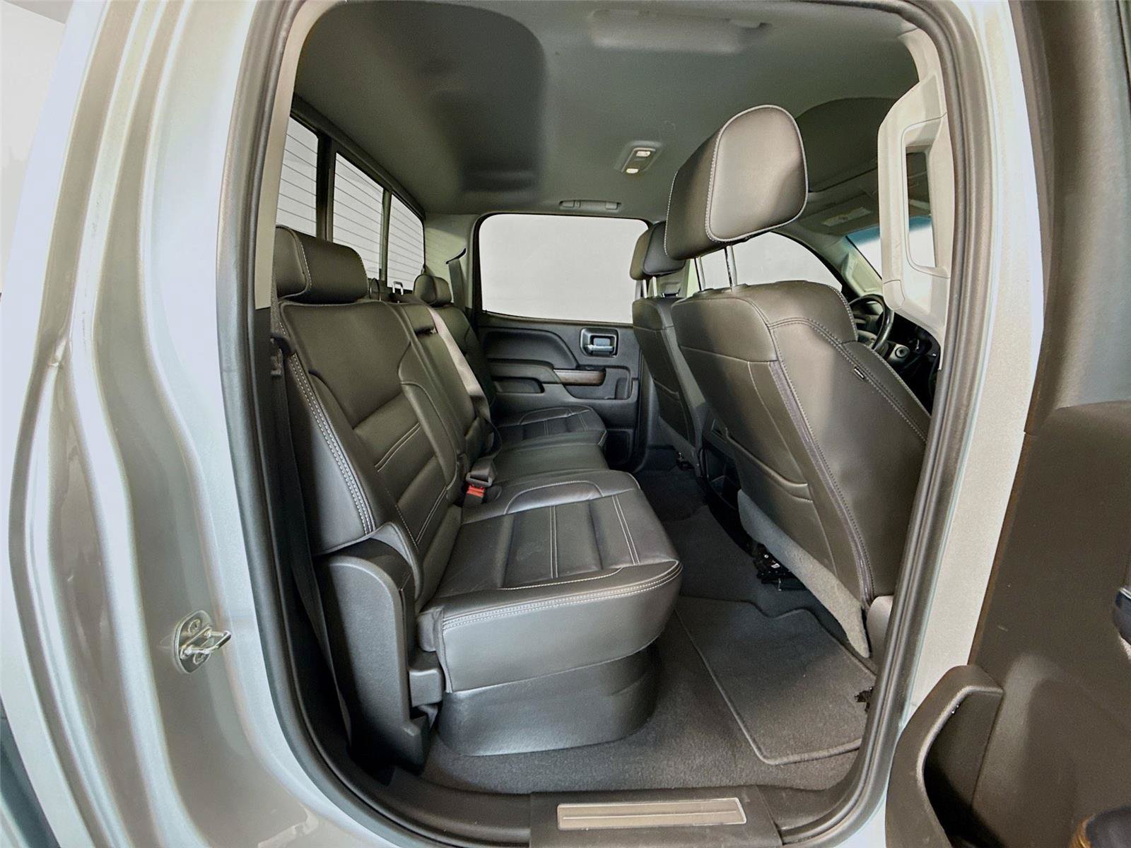 Used 2019 GMC Sierra 2500 Denali w/ Duramax Plus Package AWD/4WD image 5