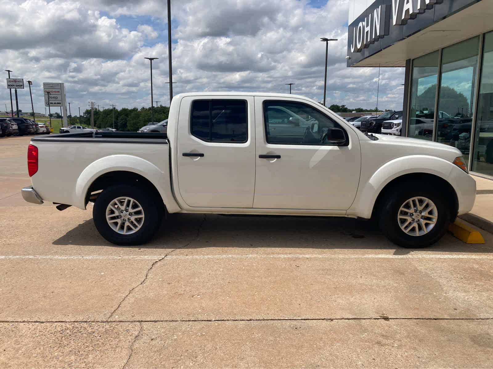 Used 2019 Nissan Frontier SV RWD image 8