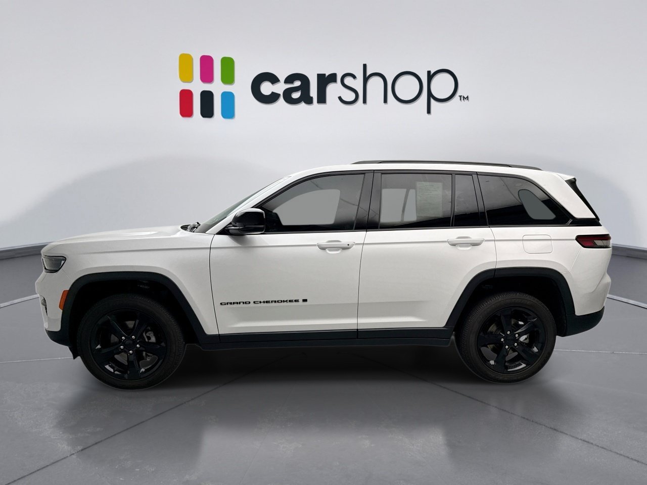 Used 2024 Jeep Grand Cherokee Altitude AWD/4WD image 2