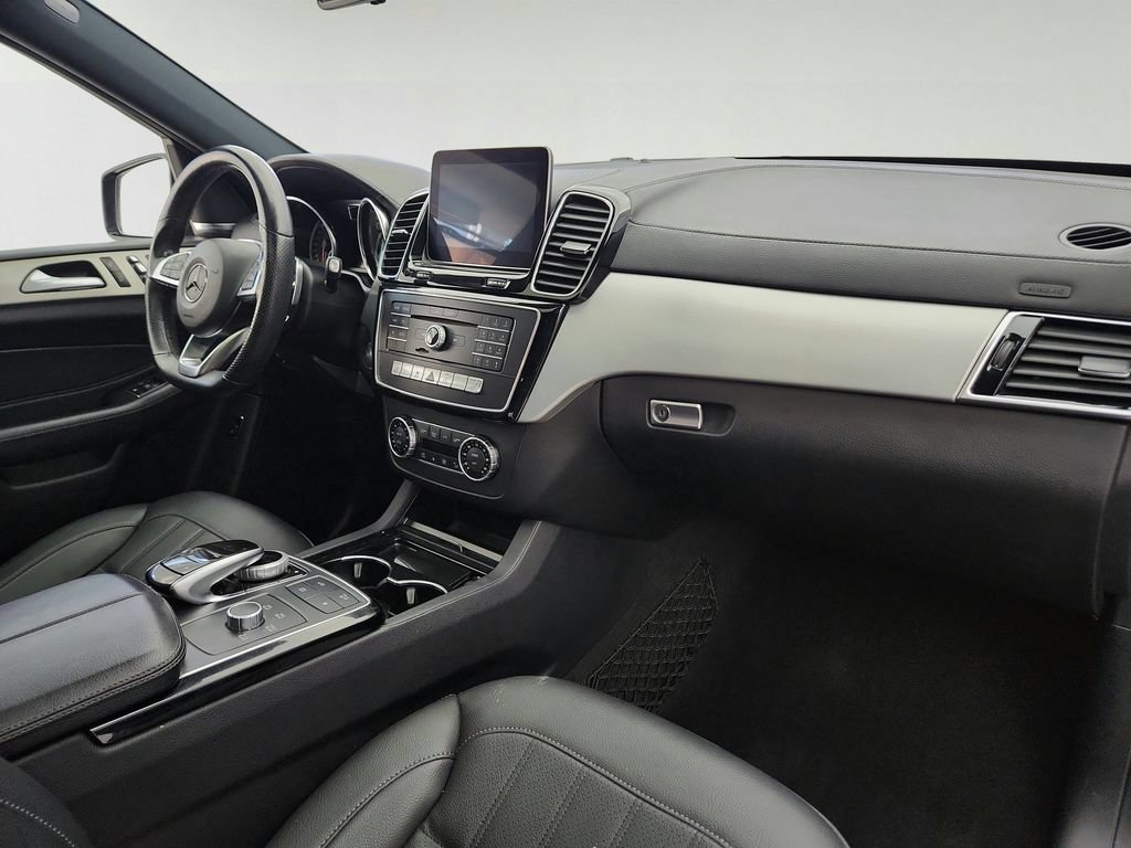 Used 2019 Mercedes-Benz GLE 43 AMG 4MATIC w/ Night Package image 32