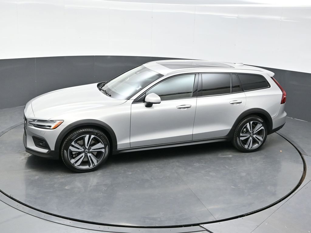Used 2025 Volvo V60 B5 Cross Country Plus AWD/4WD image 27