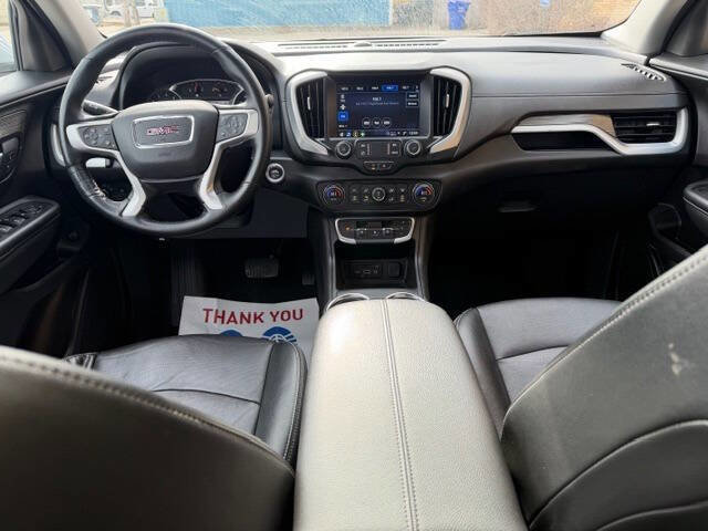 Used 2024 GMC Terrain SLT image 13