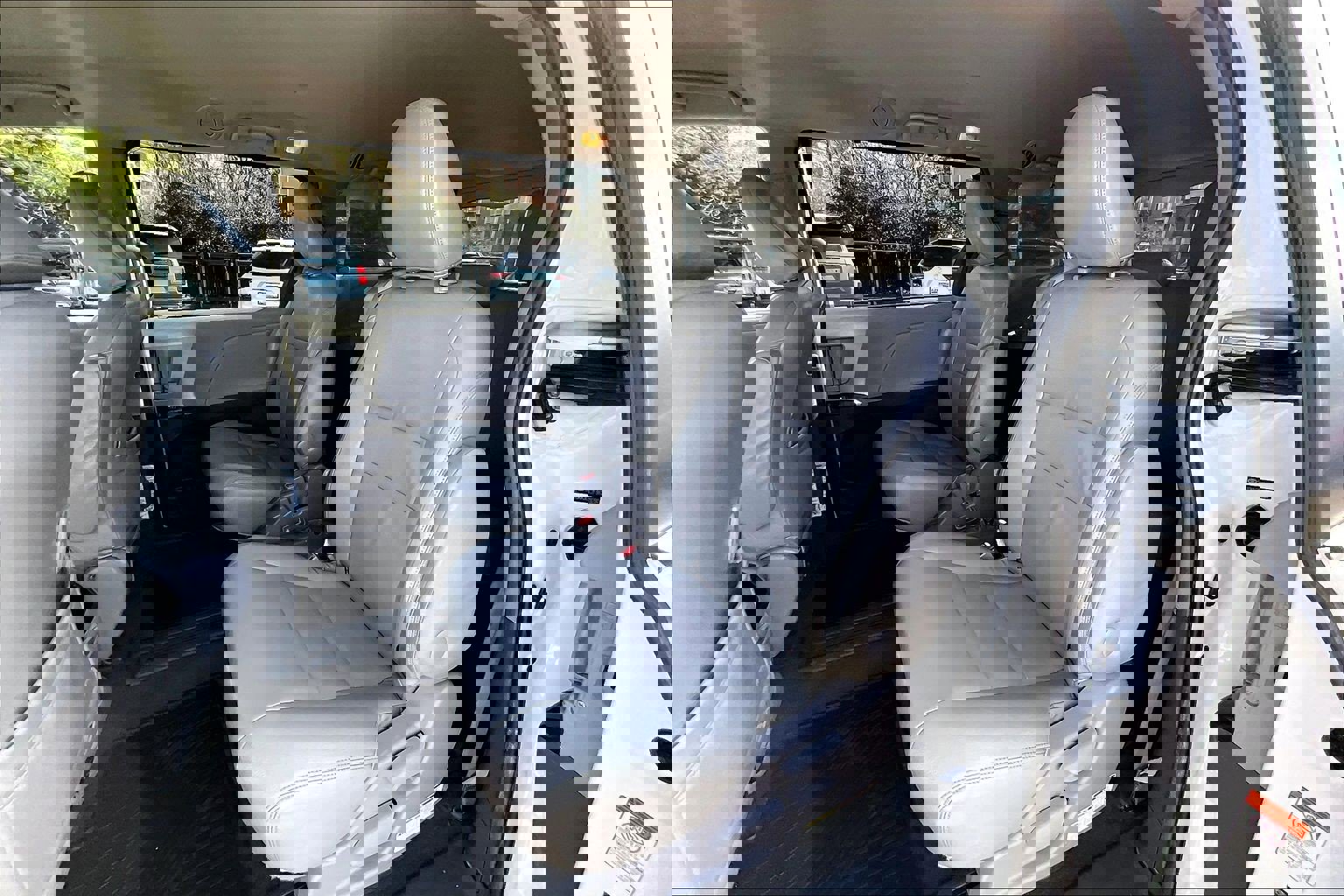 Used 2015 Toyota Sienna LE image 24