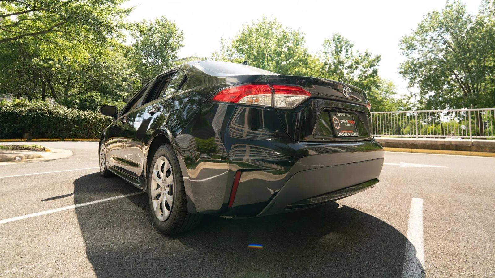 Used 2021 Toyota Corolla LE FWD image 6