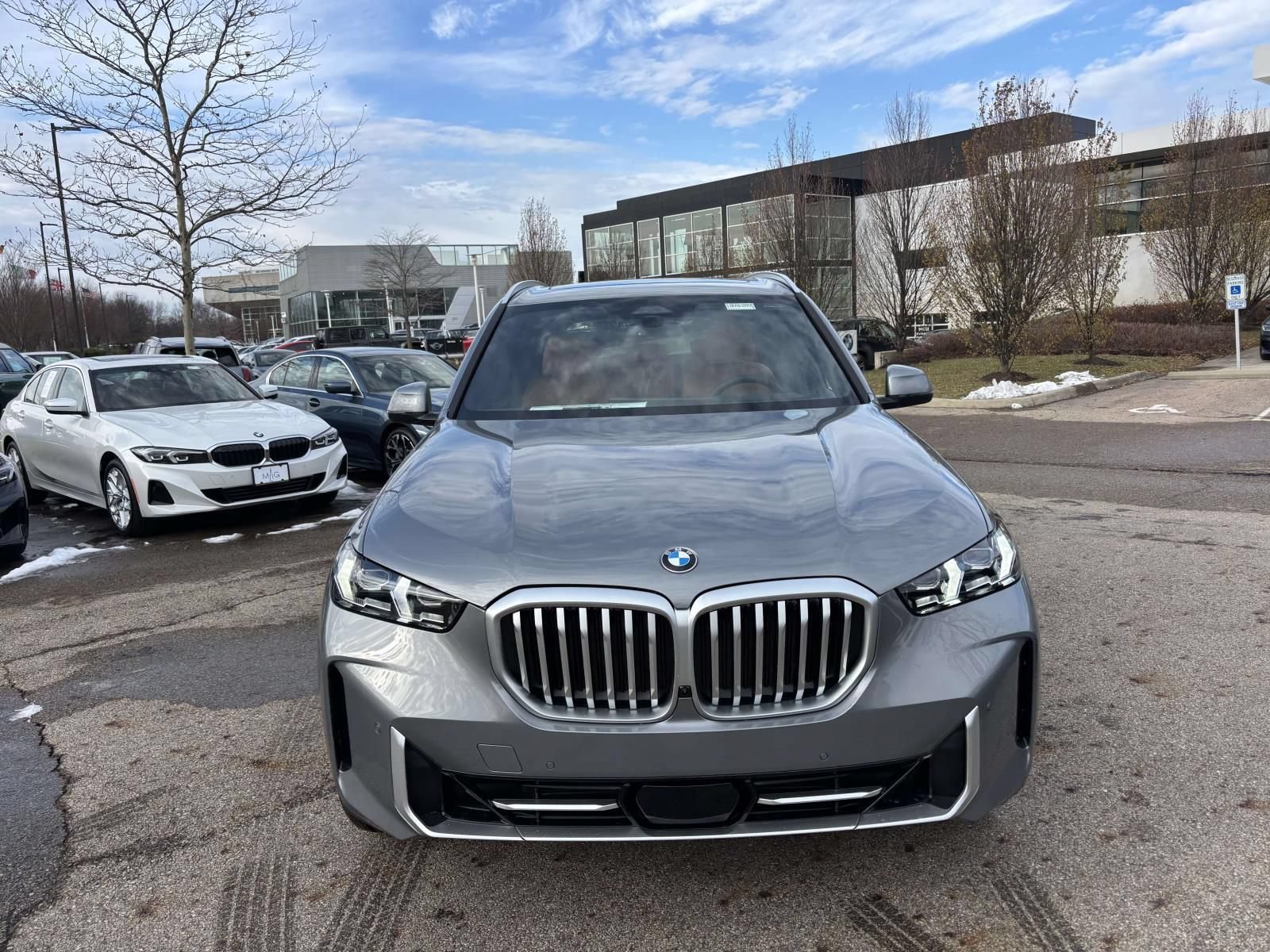 New 2026 BMW X5 xDrive40i w/ Climate Comfort Package AWD/4WD image 2