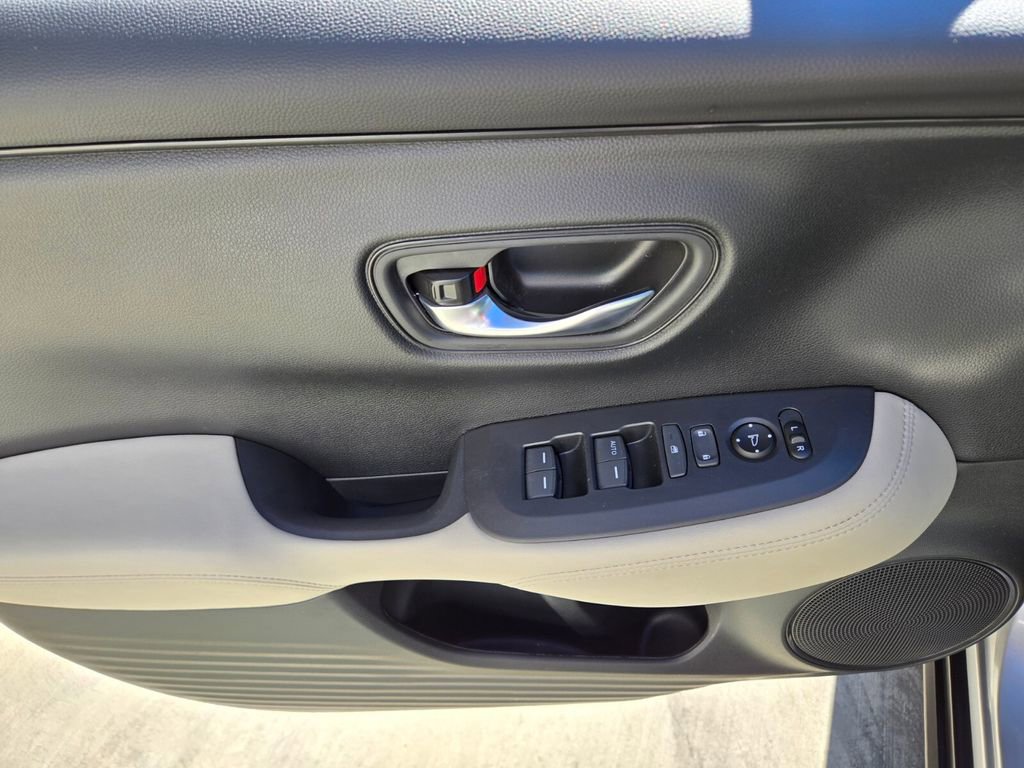 Used 2025 Honda HR-V LX image 21