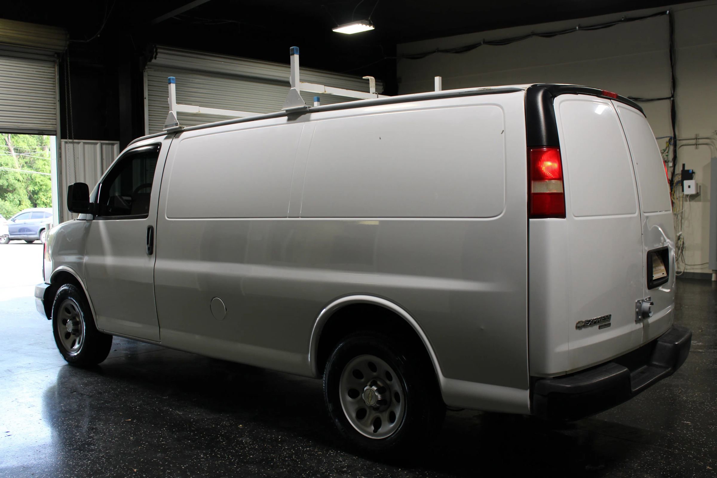 Used 2012 Chevrolet Express 1500 RWD image 5
