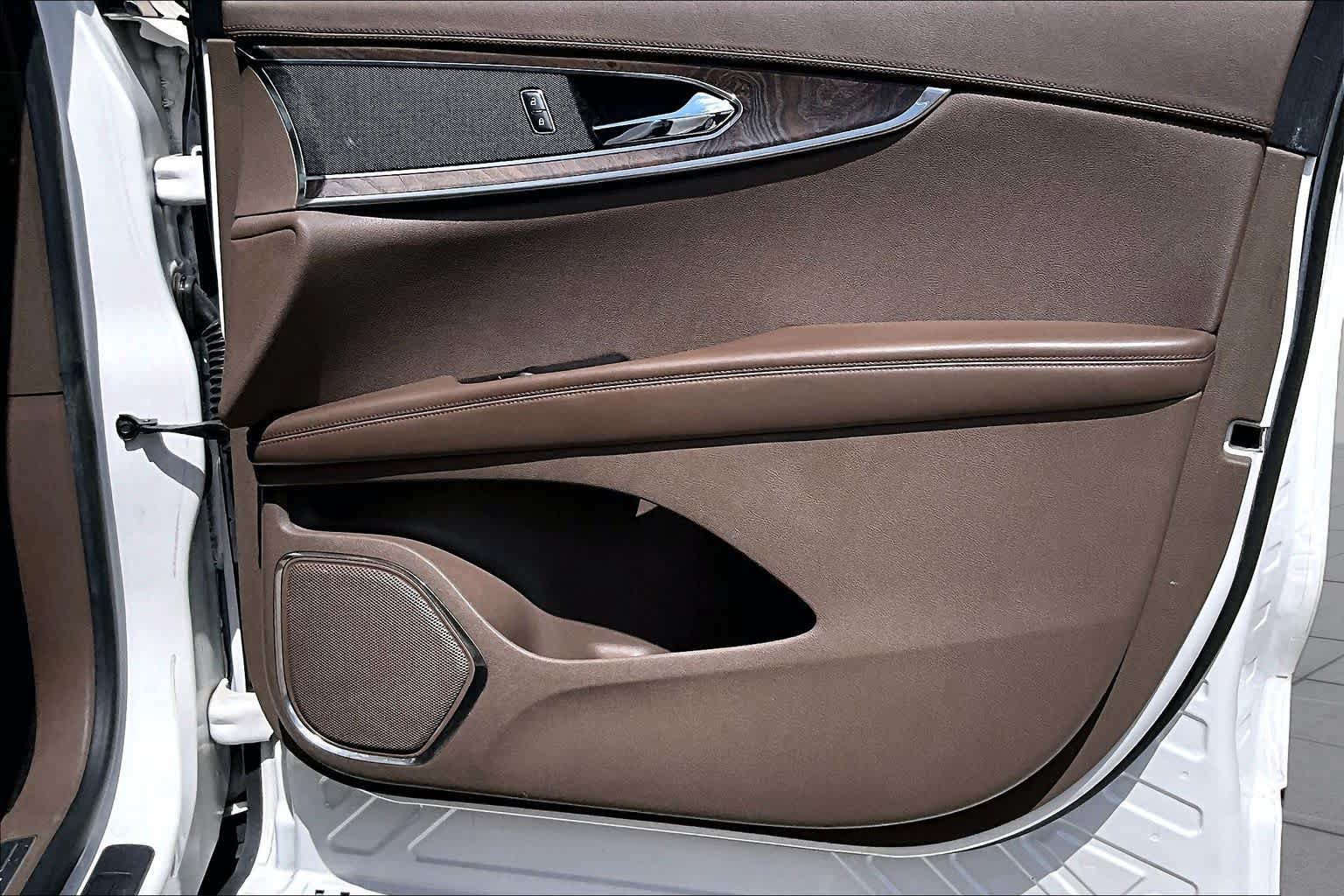 Used 2016 Lincoln MKX Reserve FWD image 23