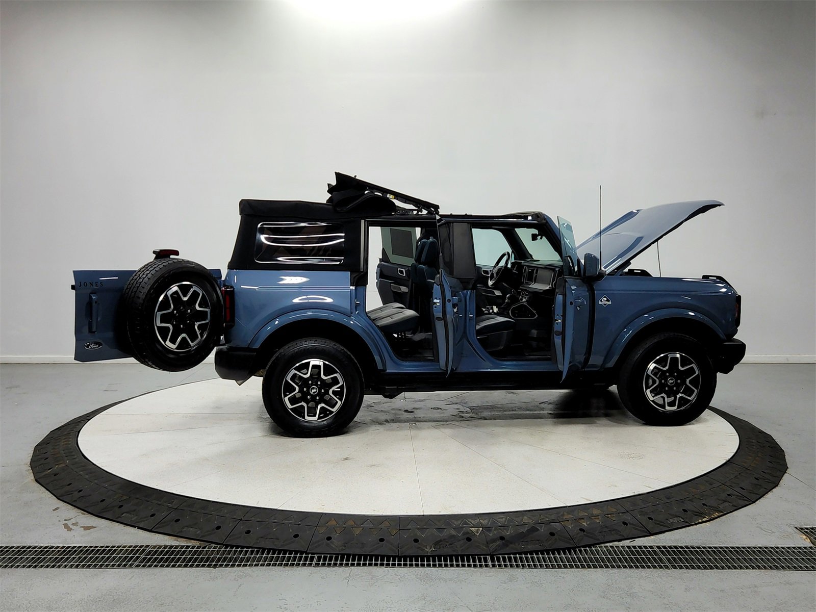 Used 2023 Ford Bronco Outer Banks image 16