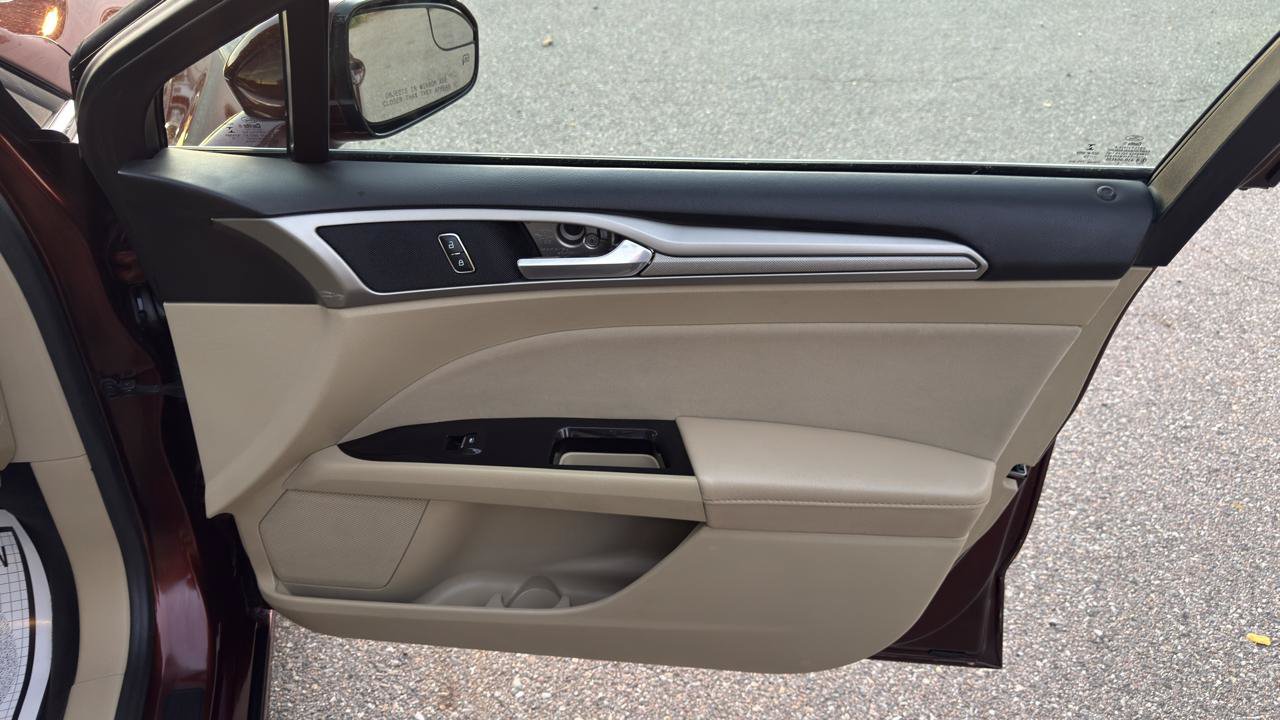 Used 2016 Ford Fusion SE FWD image 41