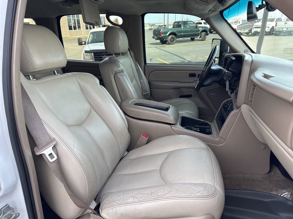 Used 2004 Chevrolet Suburban 2500 LT w/ Preferred Equipment Group image 35