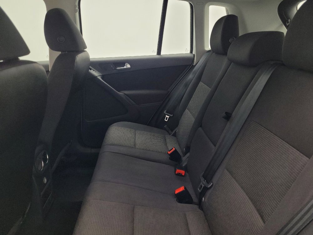 Used 2018 Volkswagen Tiguan Limited w/ Premium Package image 18