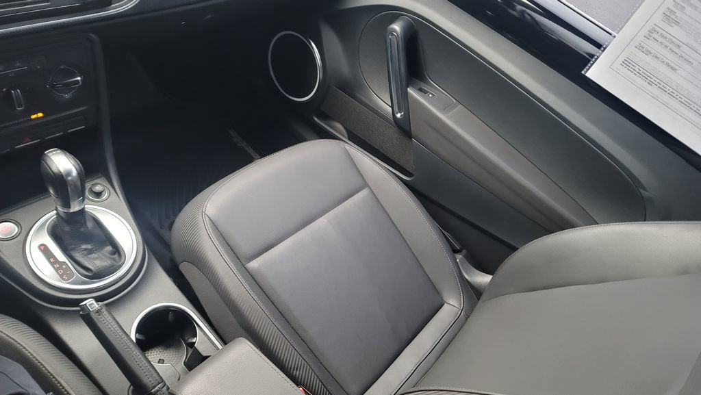 Used 2014 Volkswagen Beetle R-Line image 23