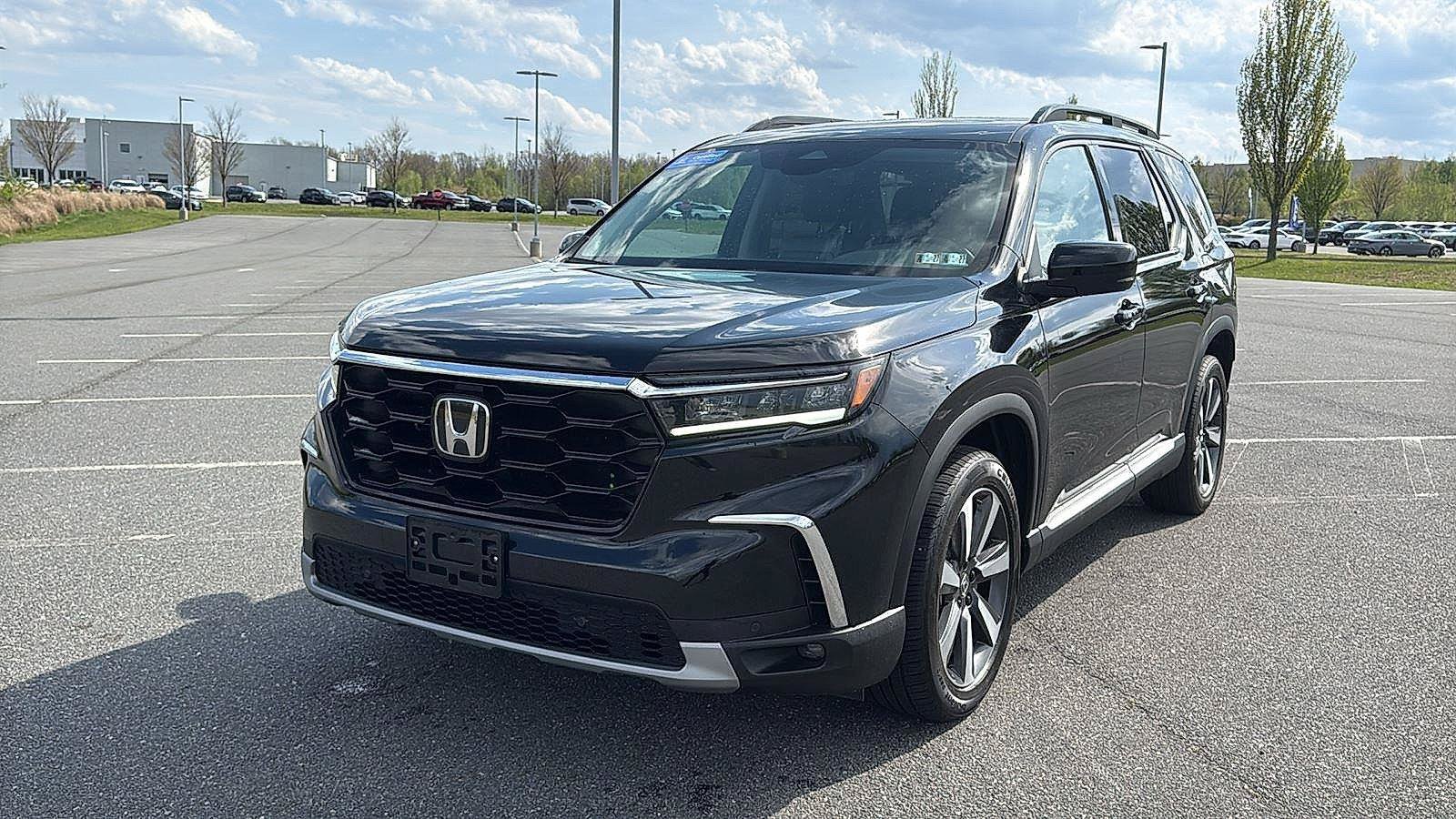 Certified 2025 Honda Pilot Touring image 13