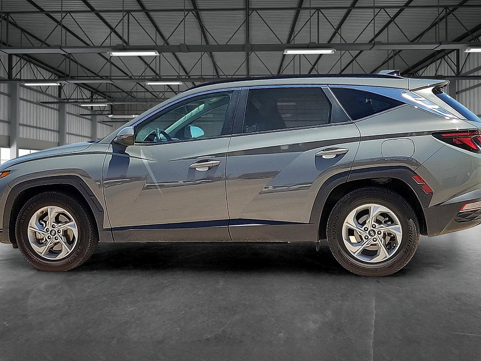 Used 2024 Hyundai Tucson SEL FWD image 2