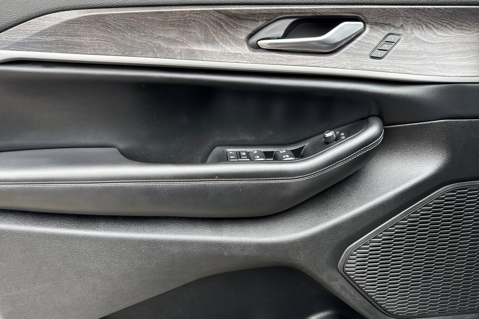 Used 2023 Jeep Grand Cherokee L Limited w/ Rear Seat Video Group I image 10