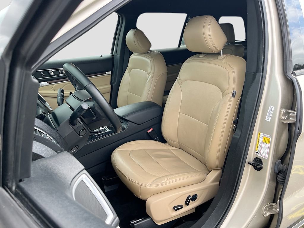 Used 2017 Ford Explorer Limited w/ Equipment Group 301A FWD image 21