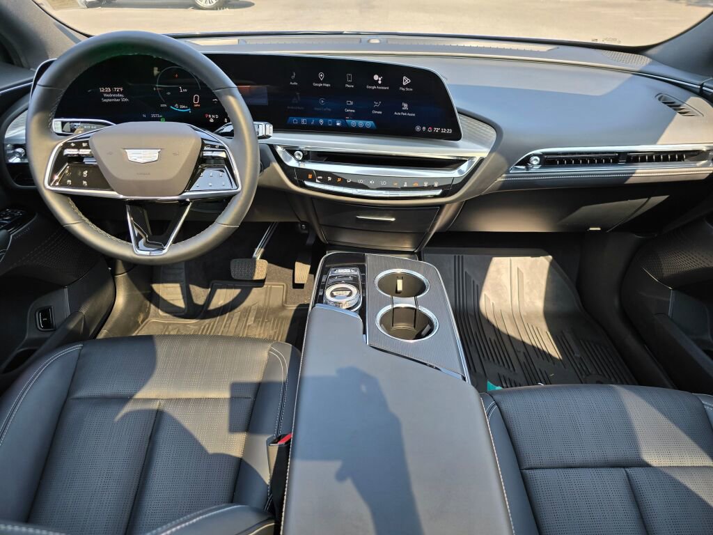 Used 2024 Cadillac Lyriq Sport image 18